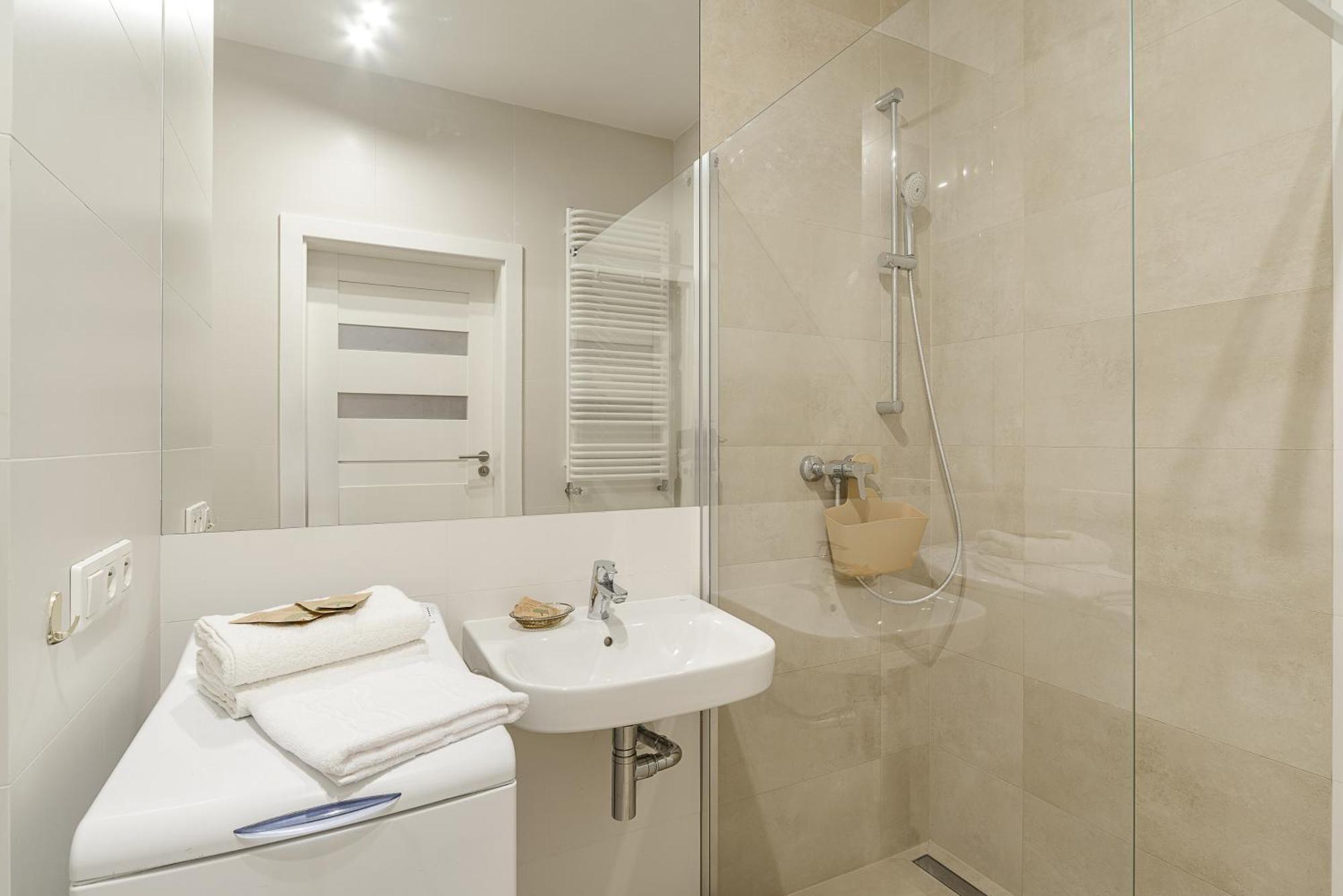 19 Dzielnica Kolejowa P&O Serviced Apartments วอร์ซอ ภายนอก รูปภาพ