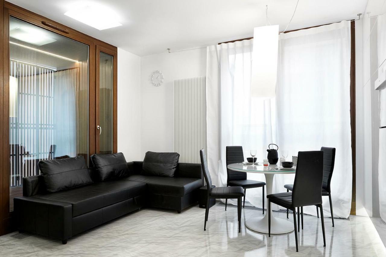 19 Dzielnica Kolejowa P&O Serviced Apartments วอร์ซอ ภายนอก รูปภาพ